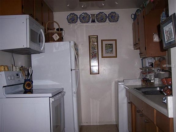 3rd image of 4 Jeanette Dr