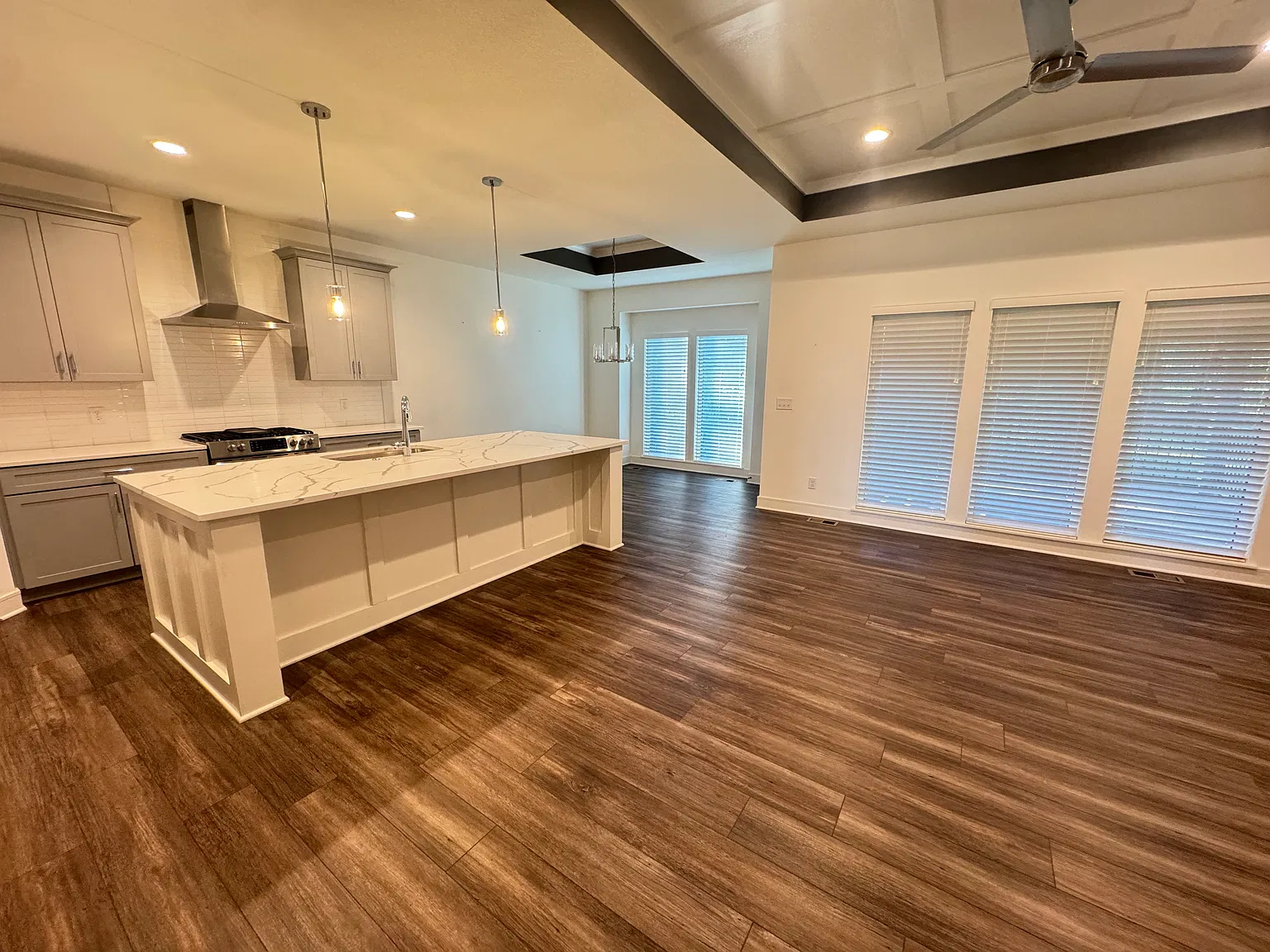 3 bed, 2.5 bath, 1666 sqft, $3,600 — Photo 4
