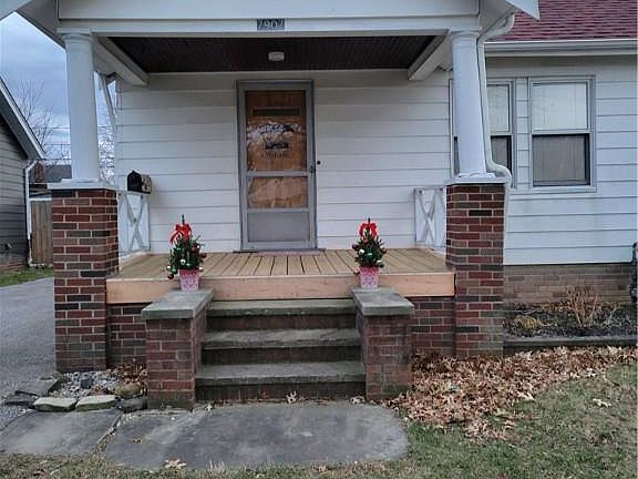 2nd image of 7907 Theota Ave