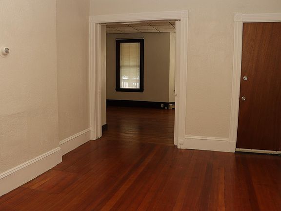 4th image of 33 Bonair St #1