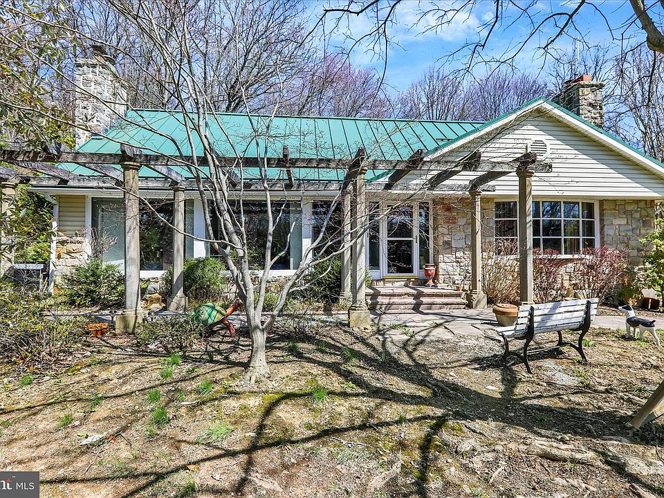 1st image of 211 Orchard Rd