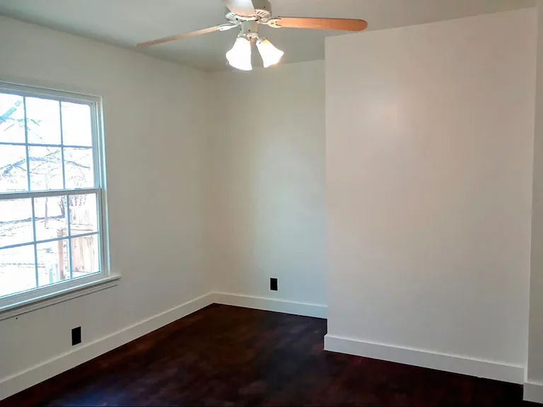 310 W 6th St — Photo 10