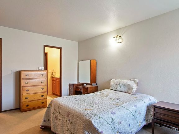 4th image of 2592 W Farthingale Ln