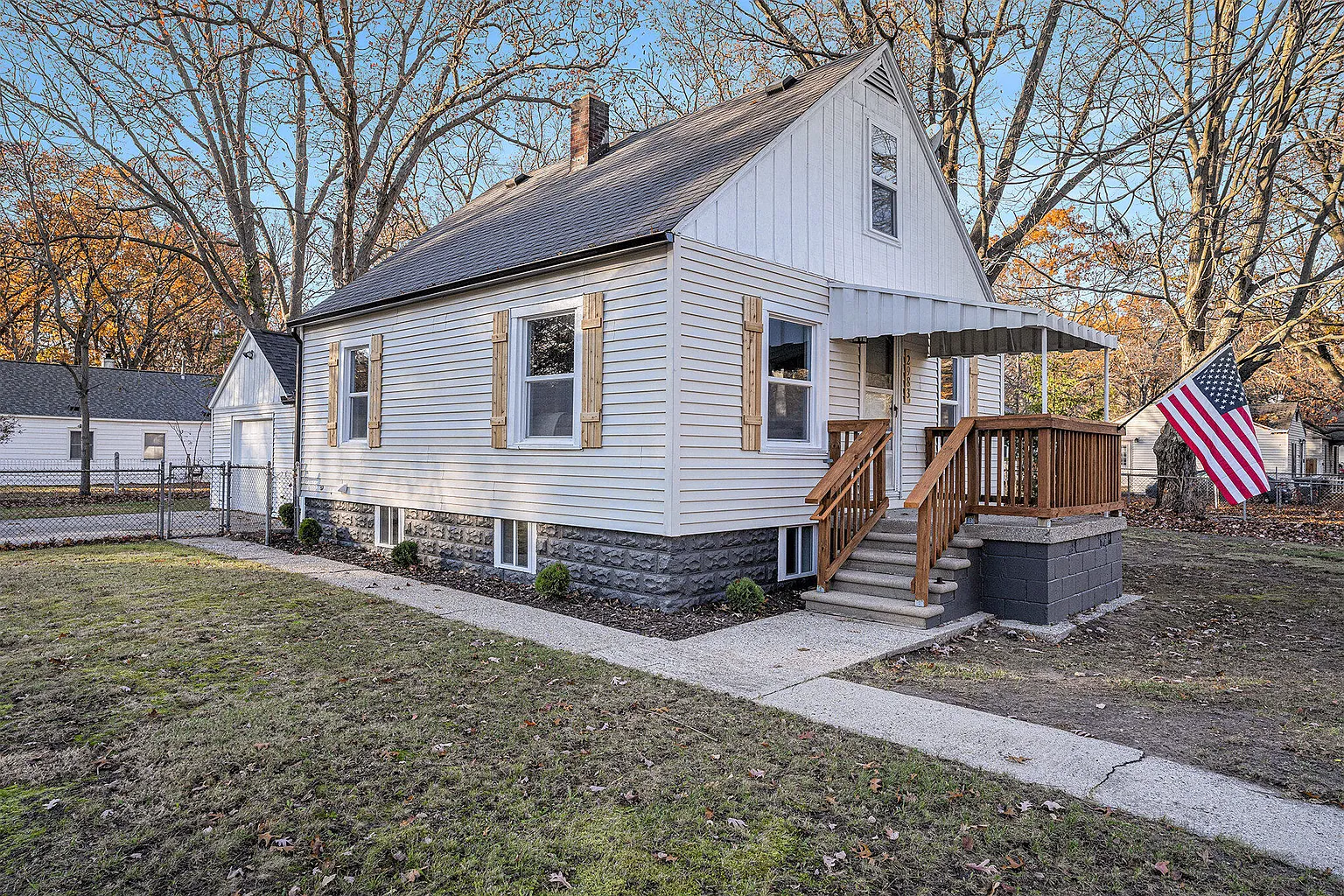 2983 Worden St photo 1