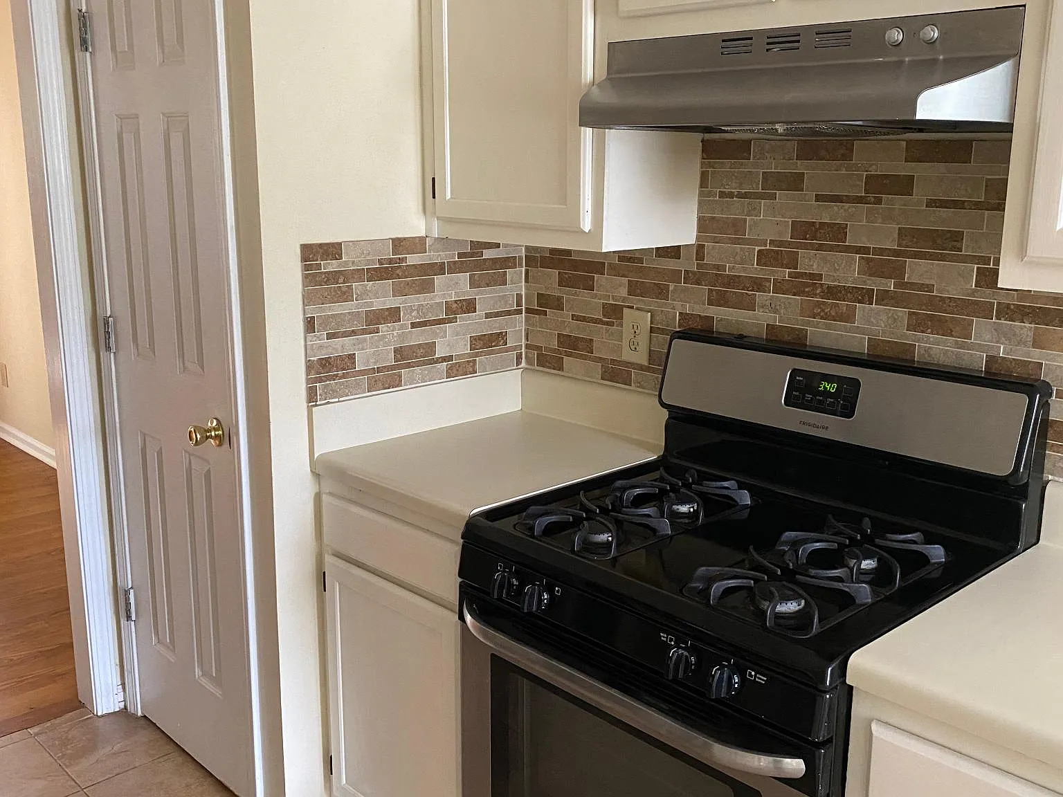 3 bed, 1394 sqft, $1,985 — Photo 3