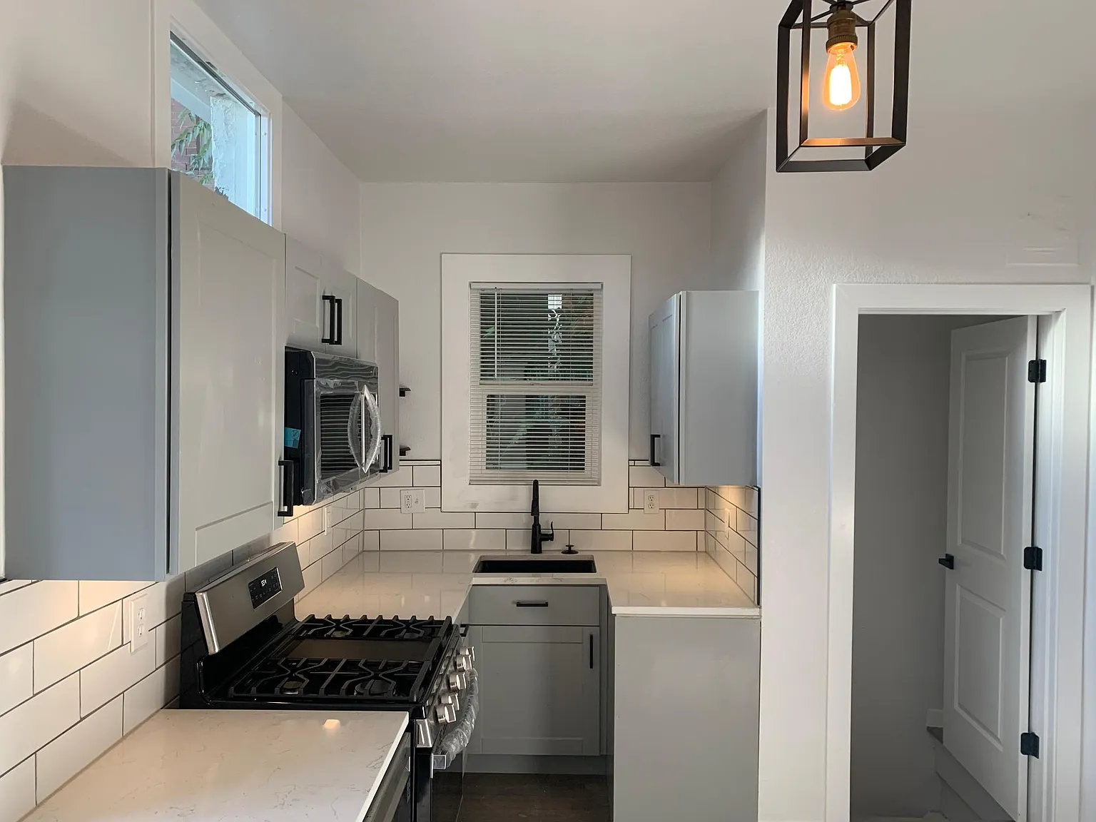 3 bed, 1100 sqft, $2,795 — Photo 4