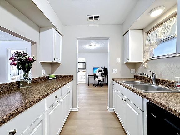 3rd image of 5507 FOUNTAIN LAKE CIRCLE #B206