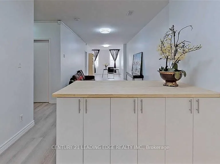 113 James St N #201 — Photo 8
