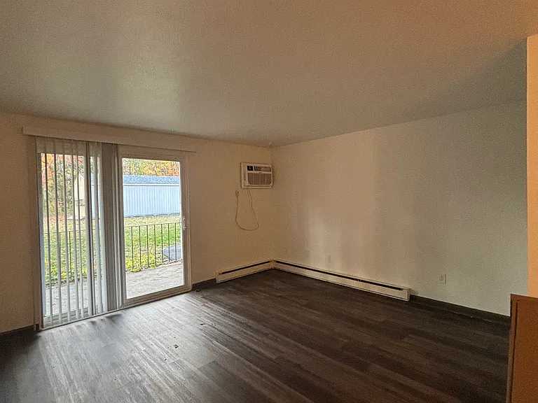 Governor Weare Apartments — Photo 30