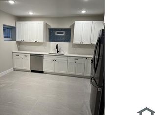 1437 W Howard St #4, Chicago, IL 60626