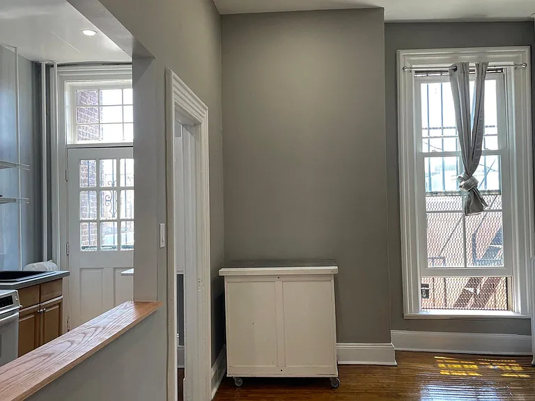 9 W Chase St — Photo 30