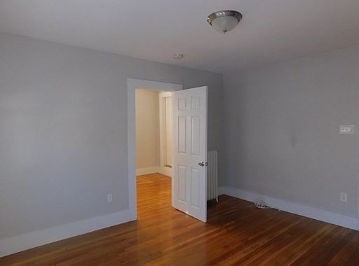 3rd image of 483 Newport Ave APT 7