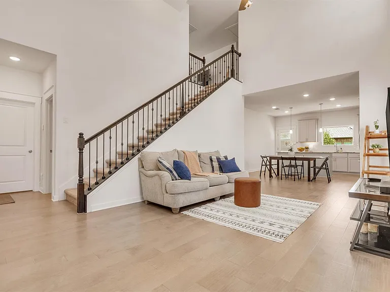 108 Blackwell Ln — Photo 4