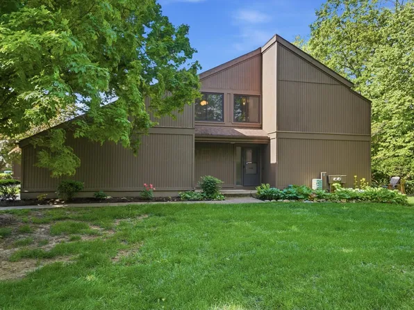 2110 Willowick Sq #D, Columbus, OH 43229