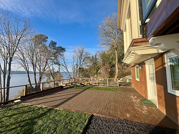 2nd image of 2061 E Bay Dr NE