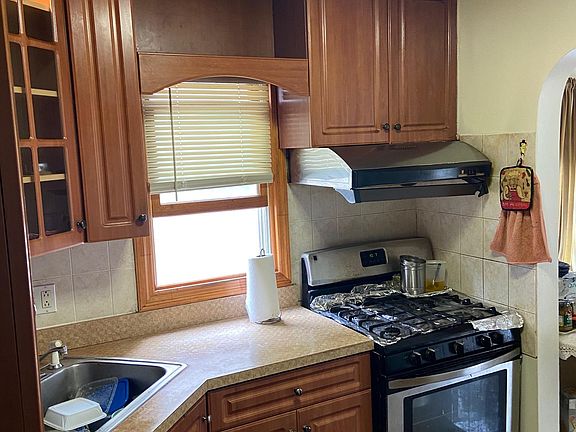 5th image of 76-55 265th St