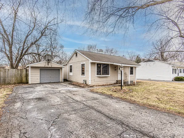 37 S Heather Dr, Crystal Lake, IL 60014