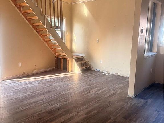 5th image of 48 Sovereen St