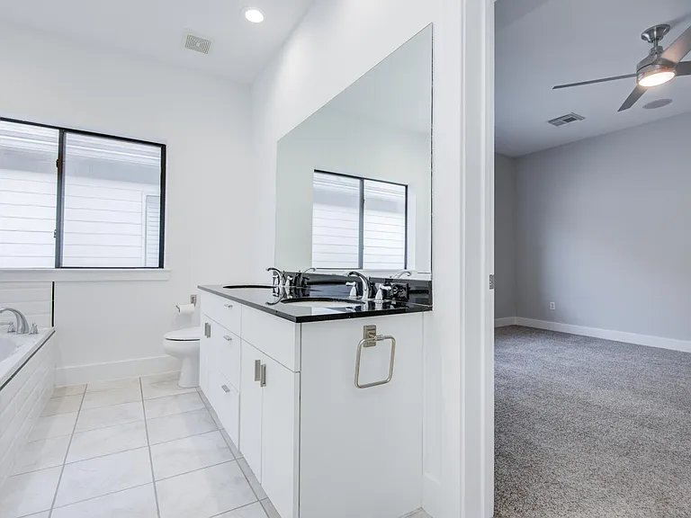 4202 Spencer St — Photo 20
