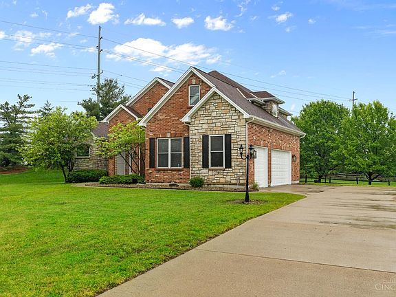 3rd image of 5069 Village Green Dr