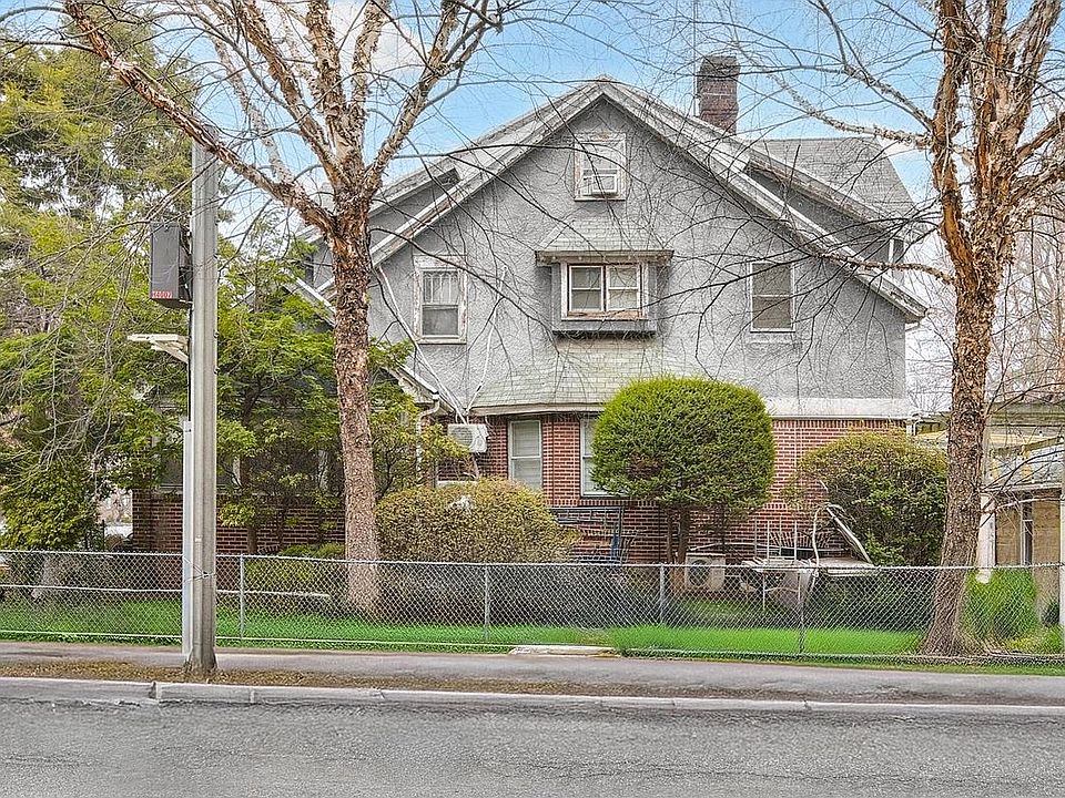 2nd image of 899 E 7th St