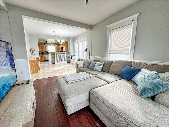 3rd image of 4 Lincoln Ave