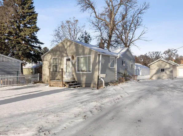 1433 13th Ave S, Fargo, ND 58103