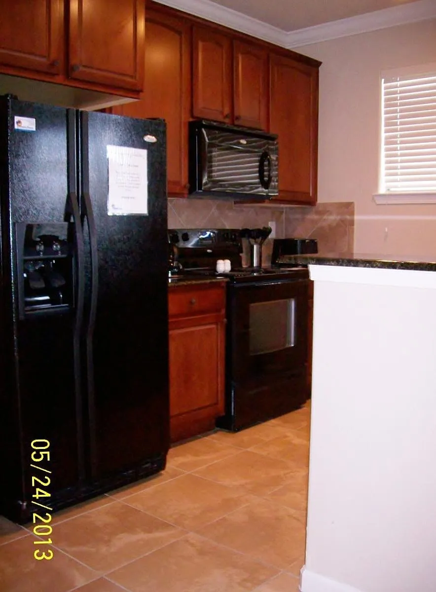 Building Photo - 902 Charo Pkwy #612
