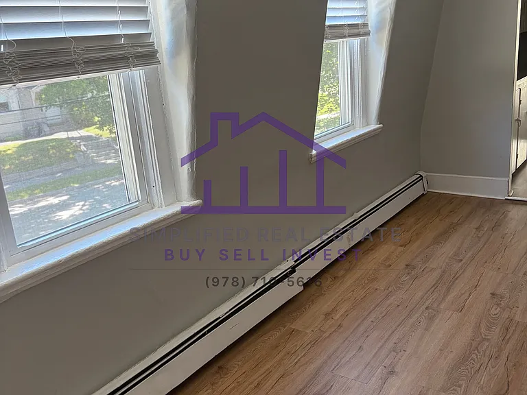 457 Main St #8 — Photo 5
