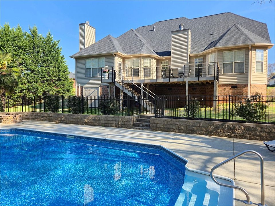 1st image of 119 Green Ridge Dr