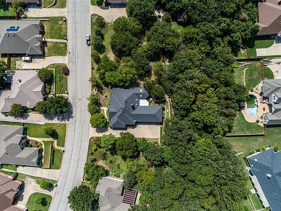 2nd image of 2021 Country Brook Dr