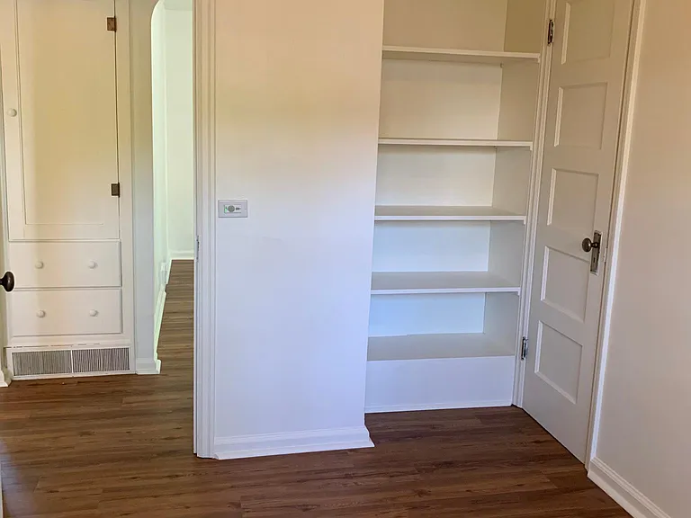 1139 E Benton St — Photo 8