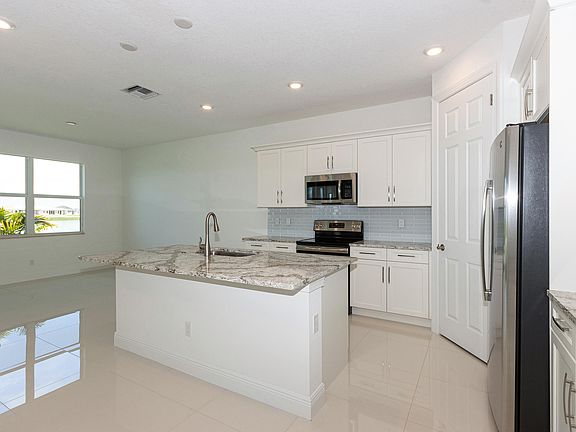 5th image of 11352 SW Lunata Way