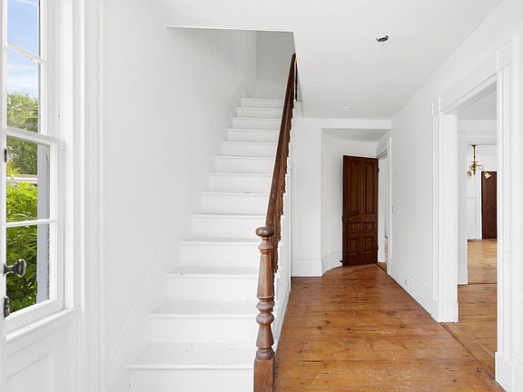 2nd image of 106 Hampton St