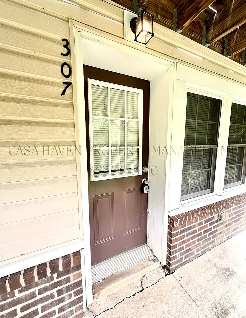 Leach Apartments Unit #307 | 1 Bed , 1 Bath | Johnson City, TN — Photo 2