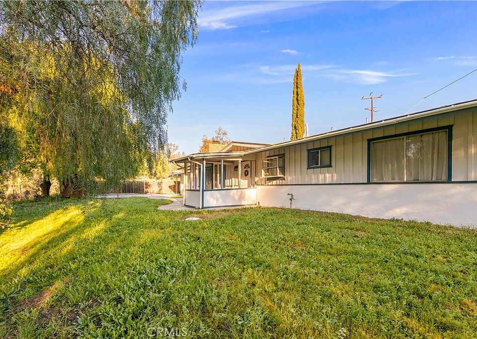 1st image of 28492 Lilac Rd
