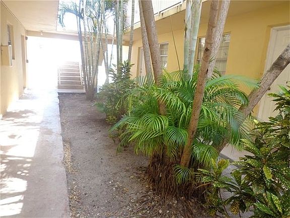 5th image of 16150 NE 21st Ave APT 1