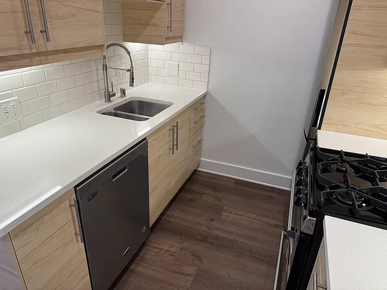1011 Linden Ave #9 — Photo 1
