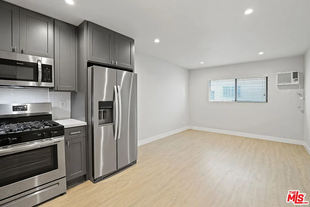 3314 S Mentone Ave — Photo 1