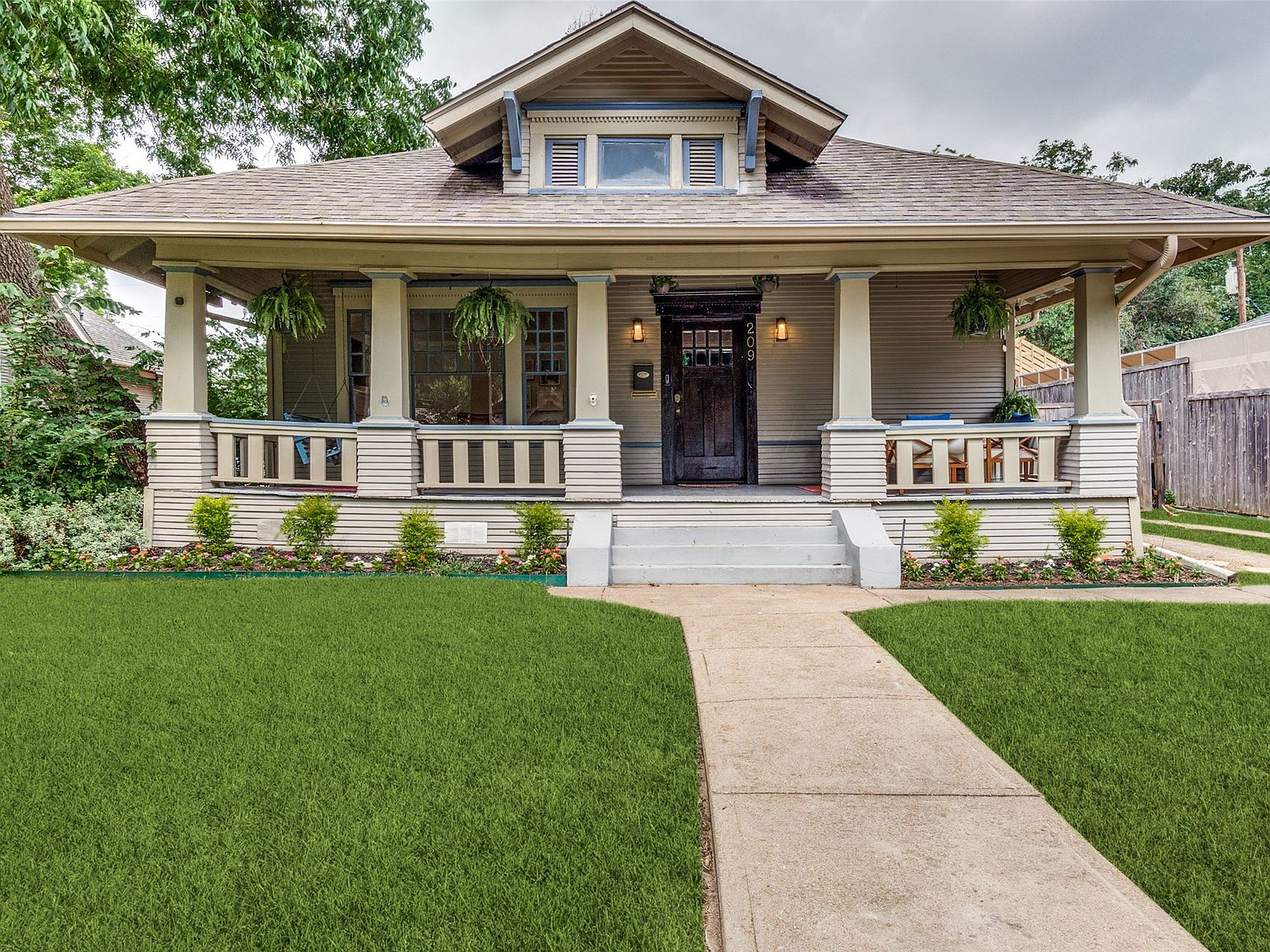 209 S Windomere Ave, Dallas, TX 75208 | Zillow