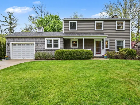 614 Hillcrest Rd, Midland, MI 48640