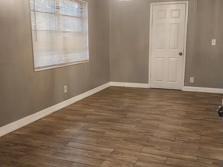 813 E 123rd Ave — Photo 10