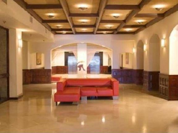 UPSCALE RECEPTION AREA