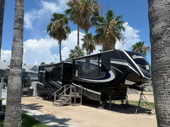 800 E Oyster Dr, Port Isabel, TX 78578