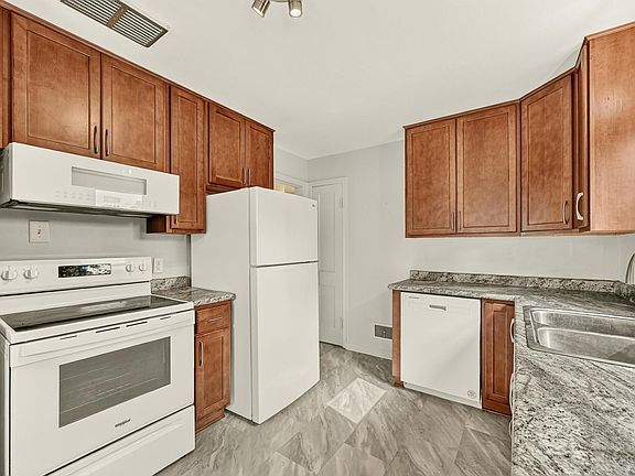 5th image of 724 14th Ave NE