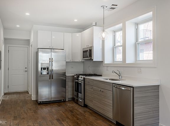 5th image of 2347 W Taylor St #2R