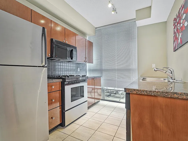 928 Richards St #XX2 — Photo 11