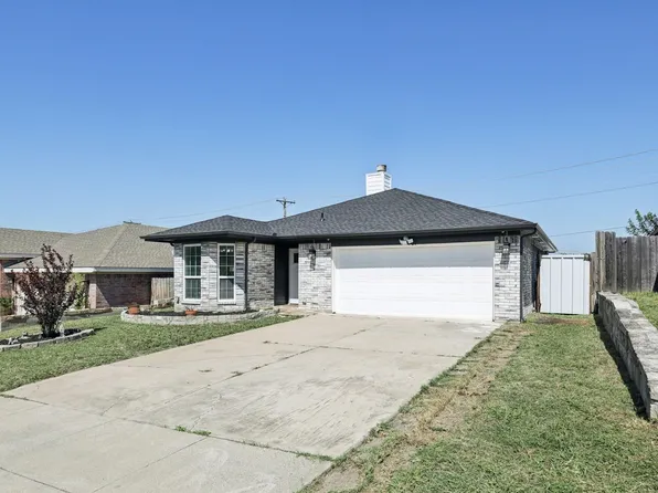 767 Deauville Cir E, Fort Worth, TX 76108