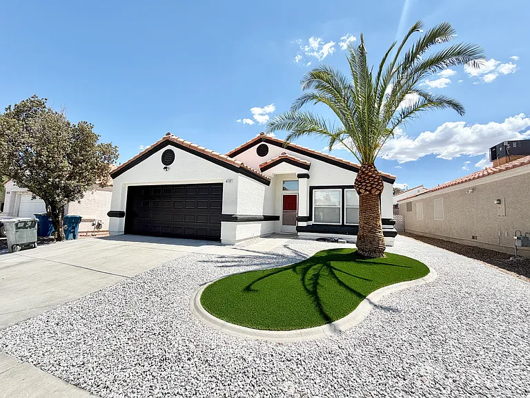 8221 Grassy Point Cir — Photo 1
