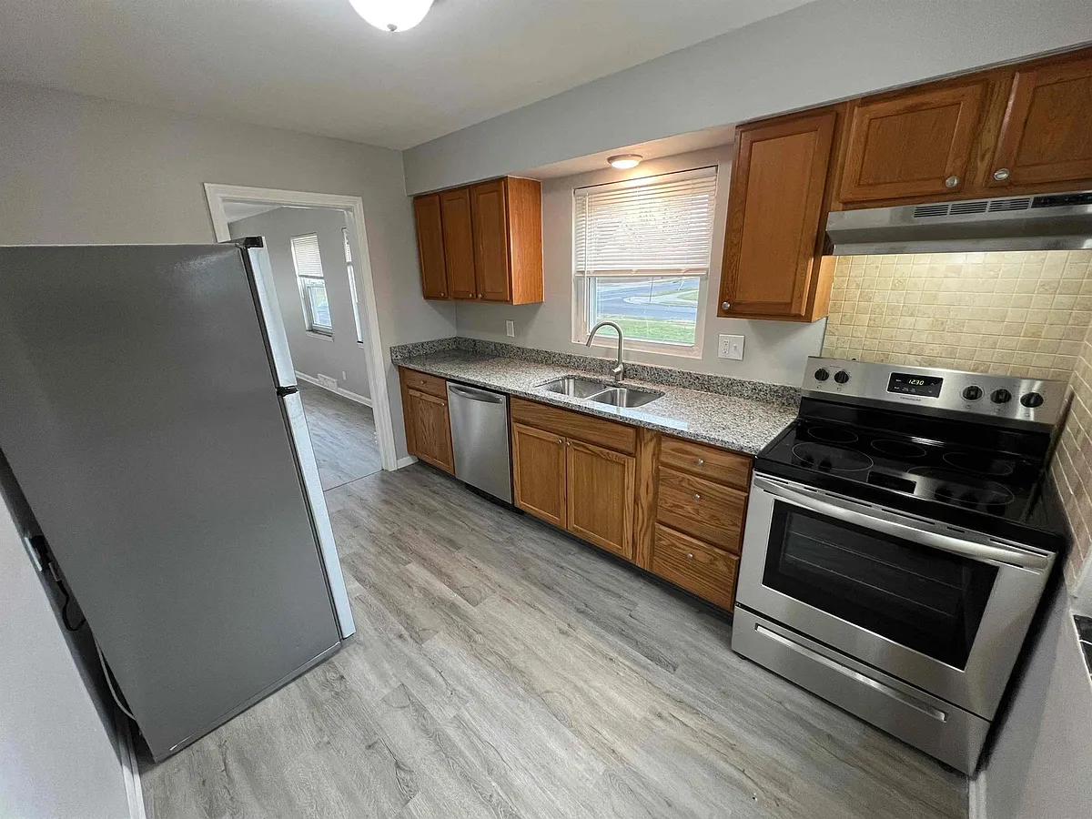 jpg - 934 Mercer Ave